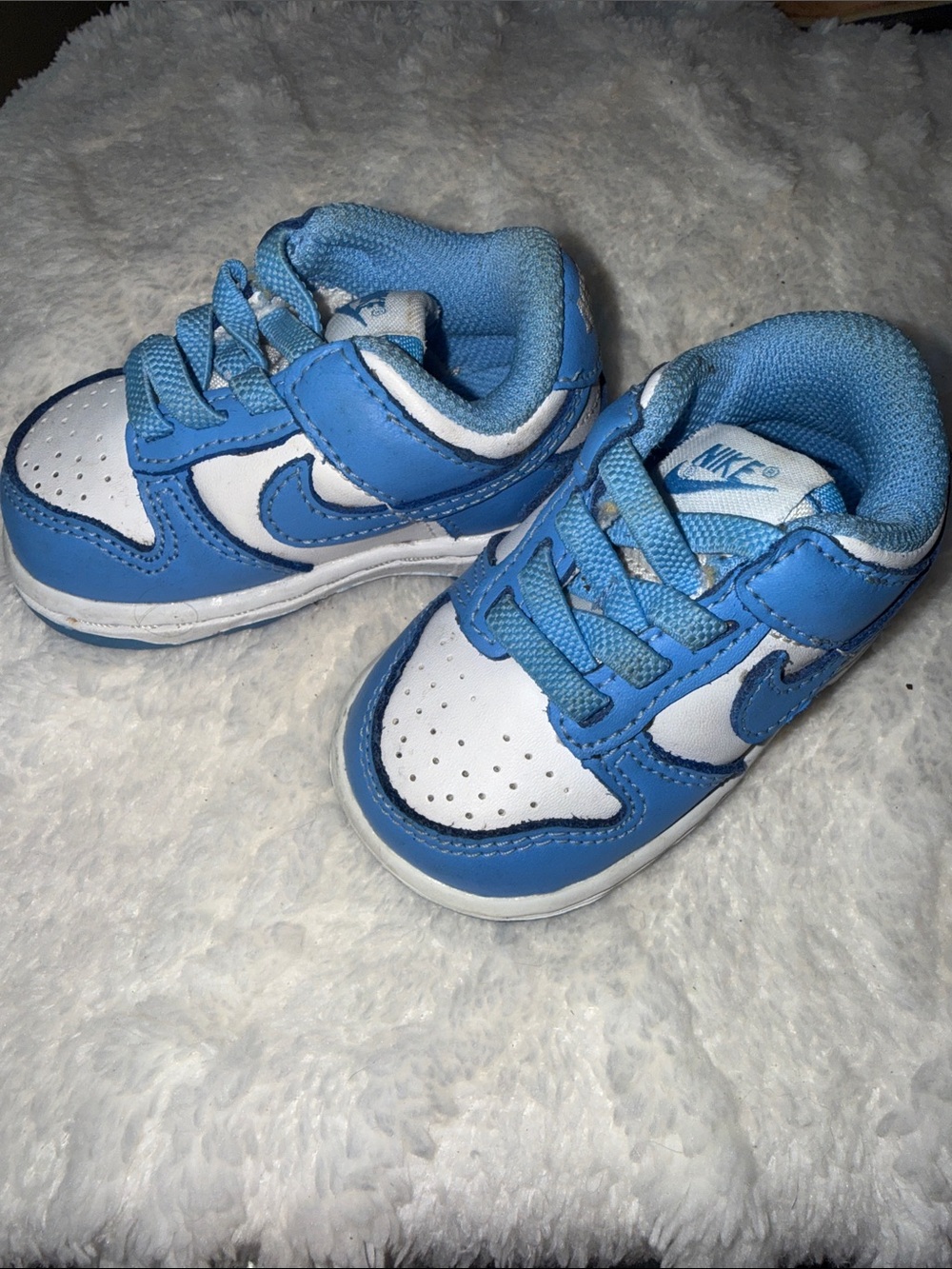 🩵💙🤍 Kids 3C Sneakers Lightly Used 🤍💙🩵